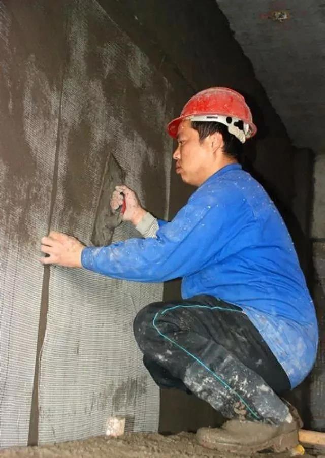 对于这种情况用网格布解决也可以